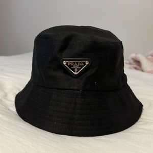 Black bucket hat